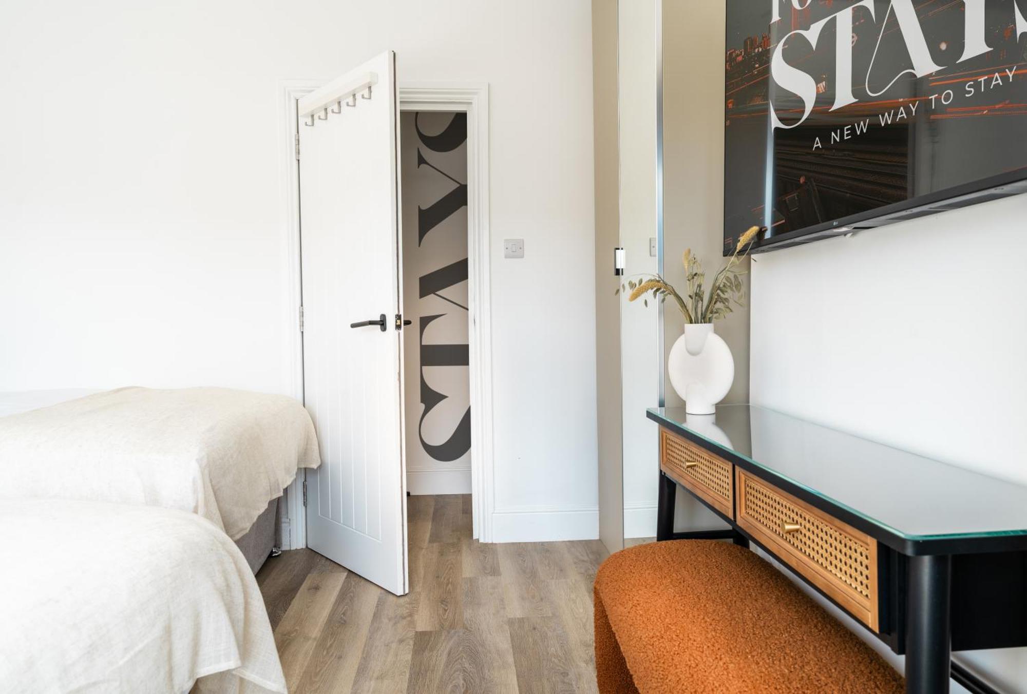 Newly Designed, 2Br Apt, 5Min From Northwood London Tube Station, Nato Hq, Ideal For Wembley, Warner Studio, Contractors Exterior foto